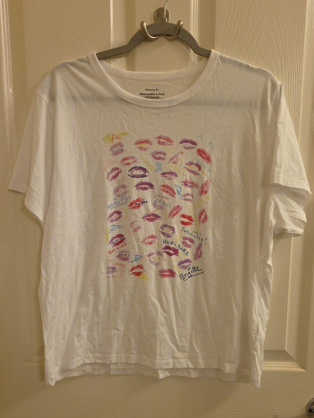 Abercrombie & Fitch White Kids Lip Print Tee with Multicolor Kiss Motif